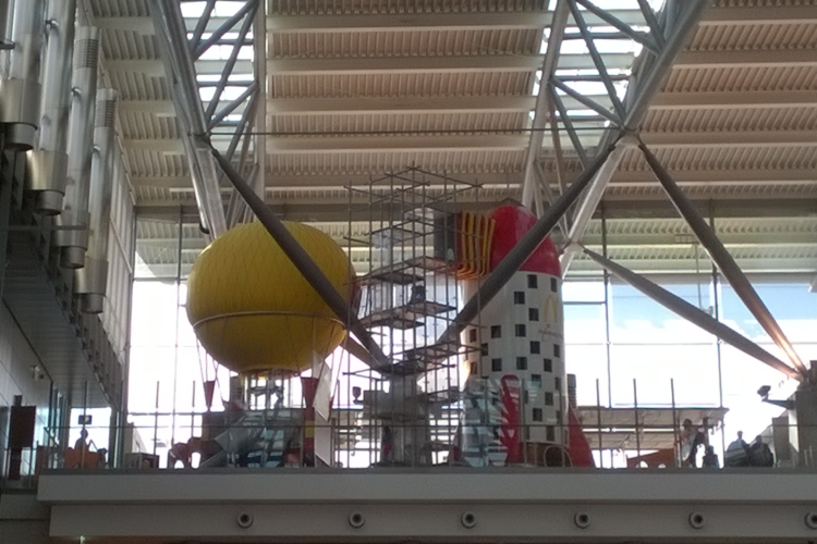 Flughafen McDonalds Hamburg Rakete