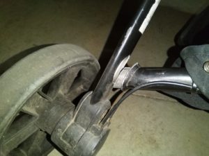 Kinderwagen-Rahmen gebrochen